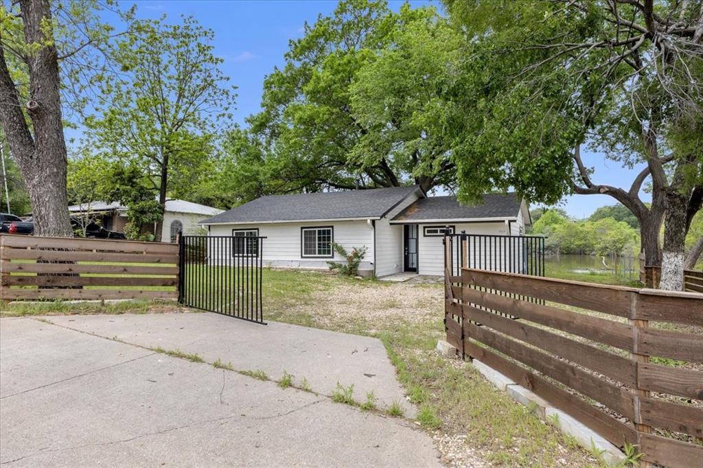 Property Photo: 1125 Rodeo Center Boulevard TX 75149