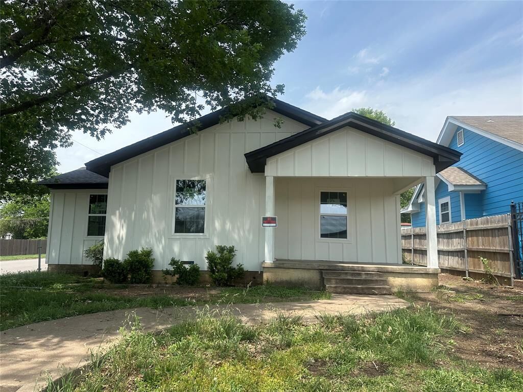 Property Photo:  2525 Cole Avenue  TX 76707 