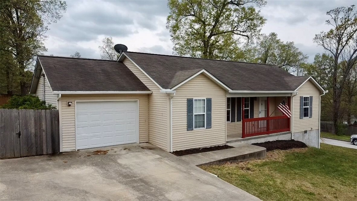 Property Photo: 424 E Womack Avenue AR 72601