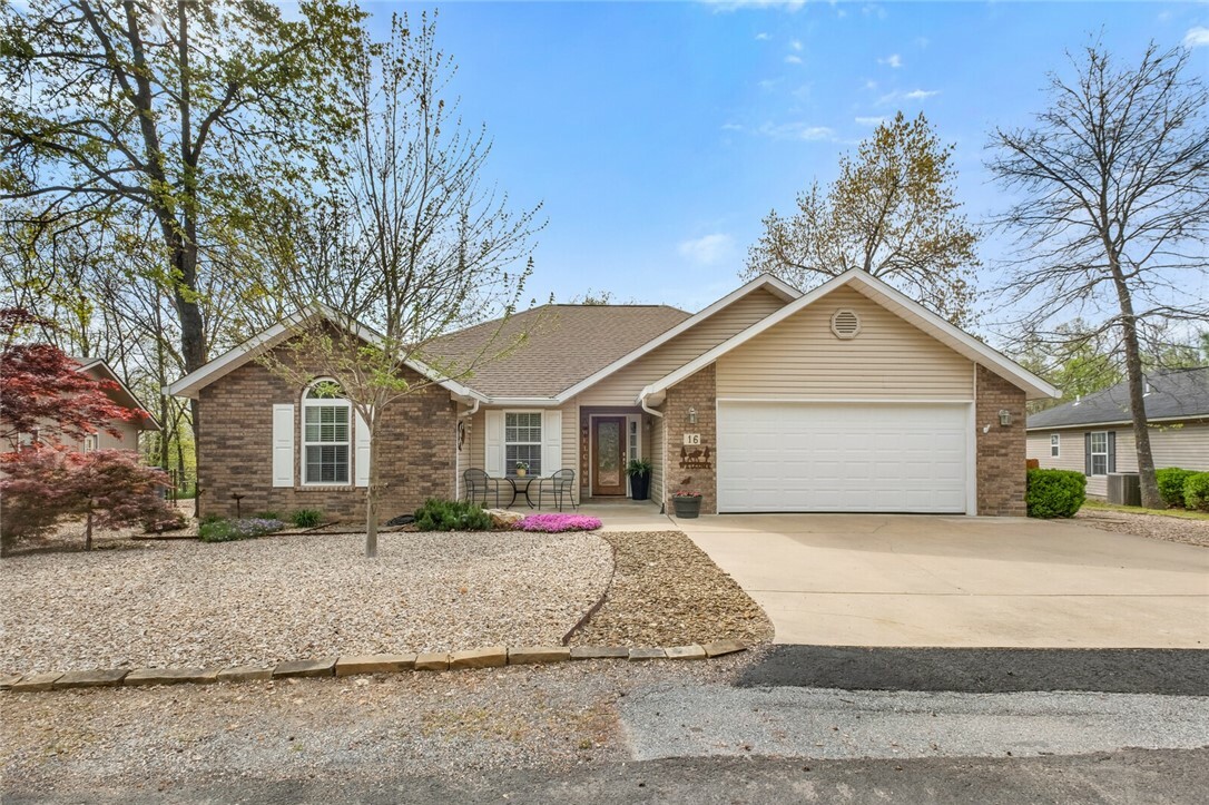 Property Photo:  16 Caxton Lane  AR 72714 