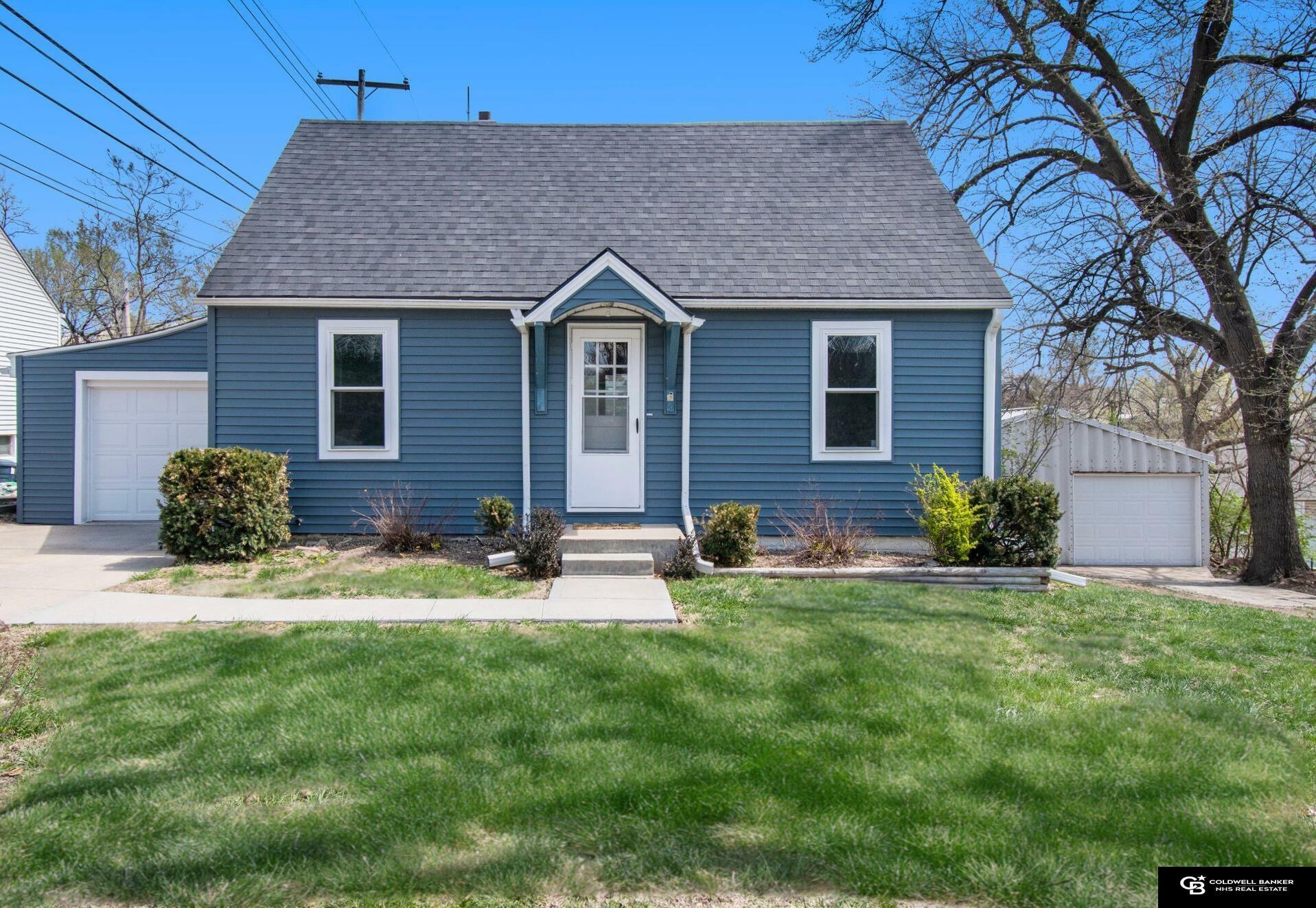 Property Photo: 707 N 11th Street NE 68048