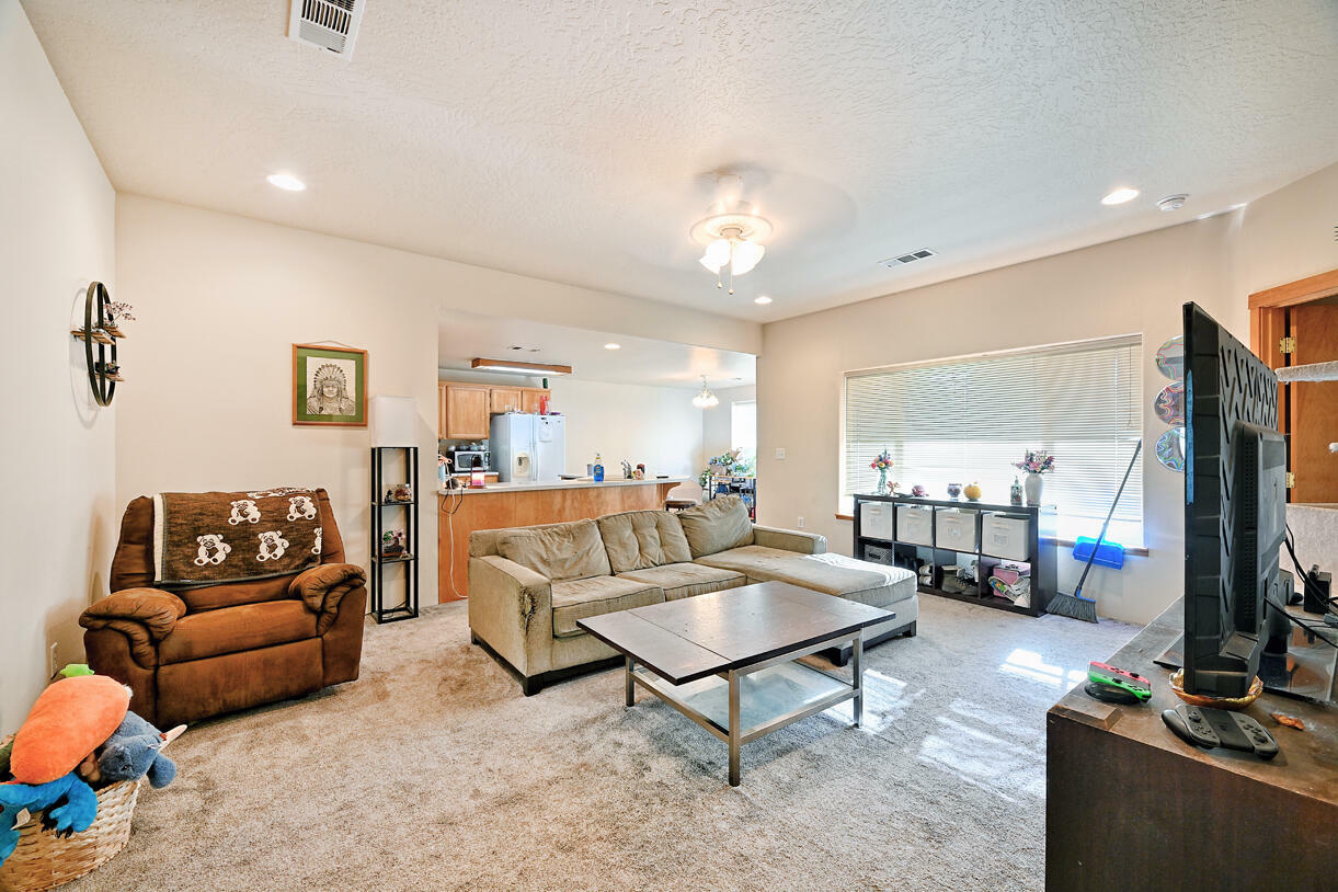 Property Photo: 1662 Alexis Way OR 97501