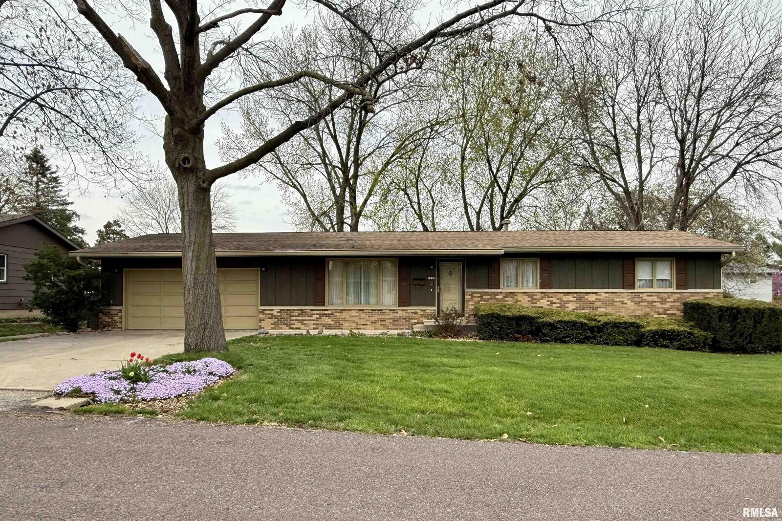 Property Photo:  1205 Klein Avenue  IL 61401 