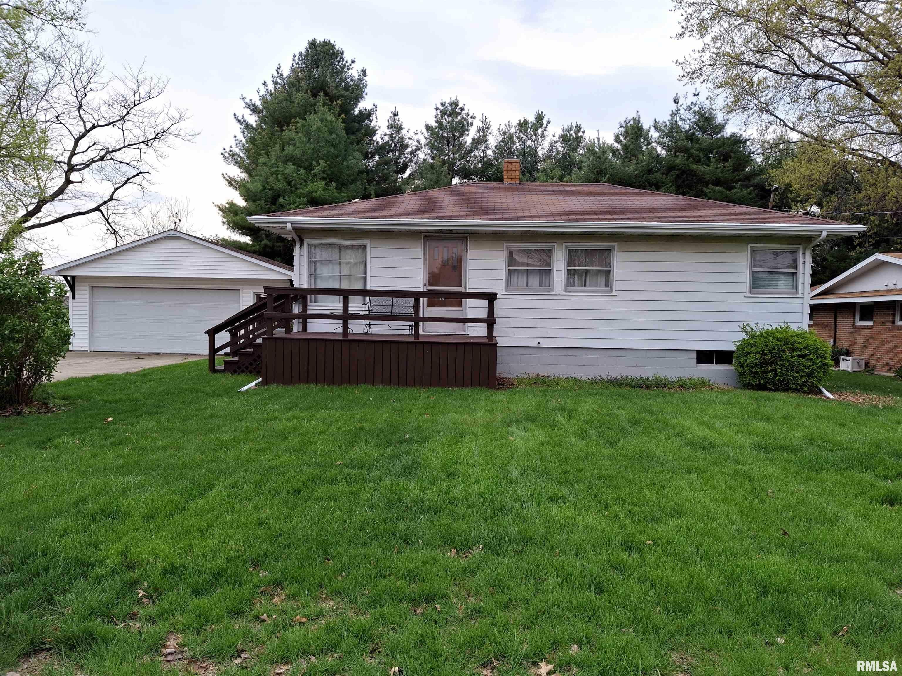 Property Photo: 10 Willow Court IL 61520