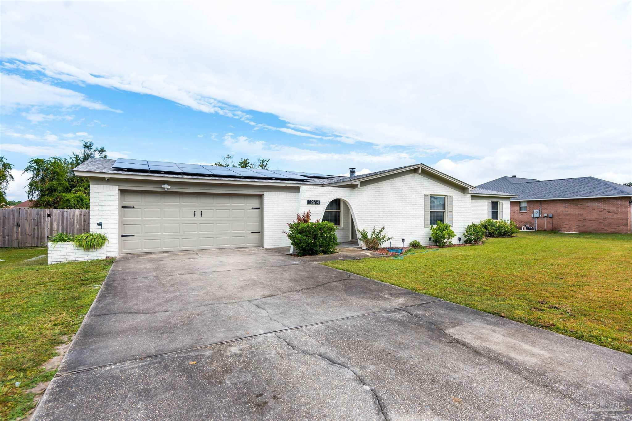 Property Photo: 12164 Longwood Dr FL 32507