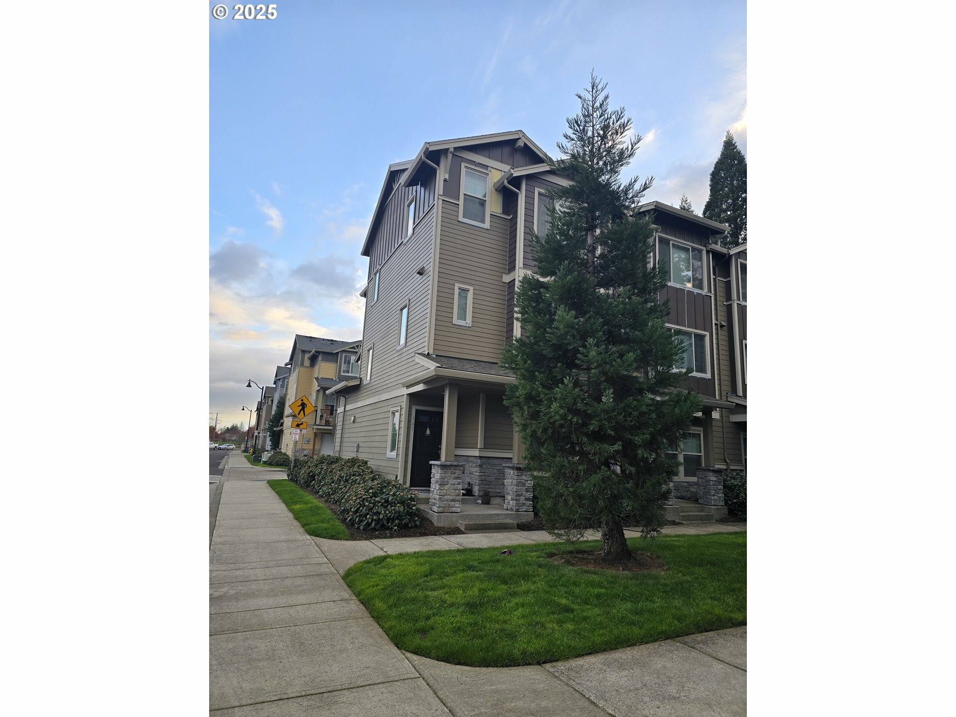 Property Photo: 167 NE 80th Ave OR 97006