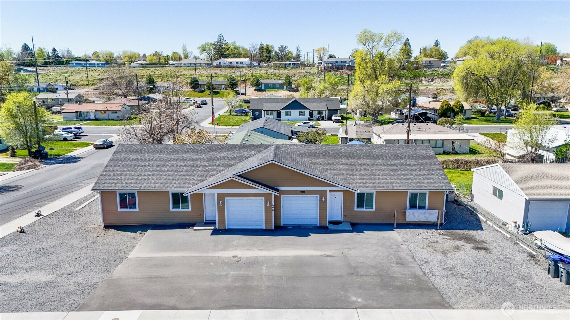 Property Photo: 1506 N Daniel Street WA 98837