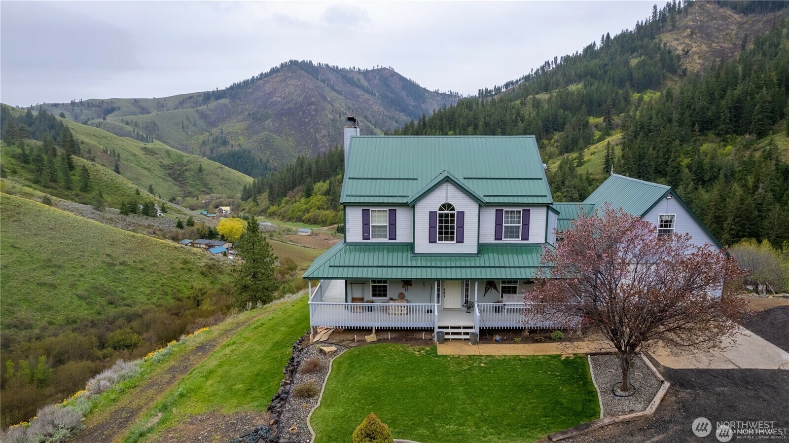 Property Photo: 9505 Plateau Road WA 98815