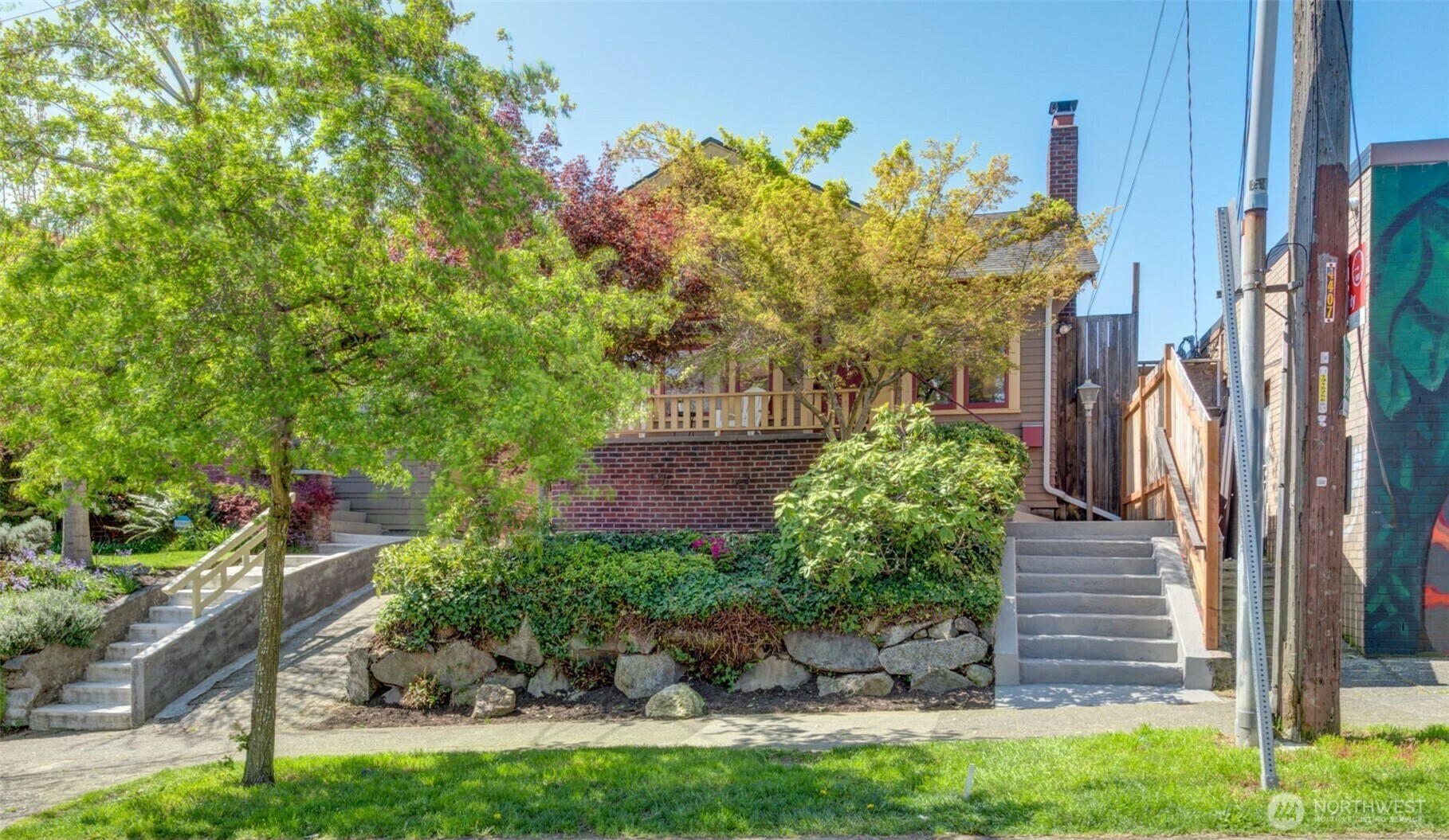 Property Photo: 4429 4th Avenue NE WA 98105
