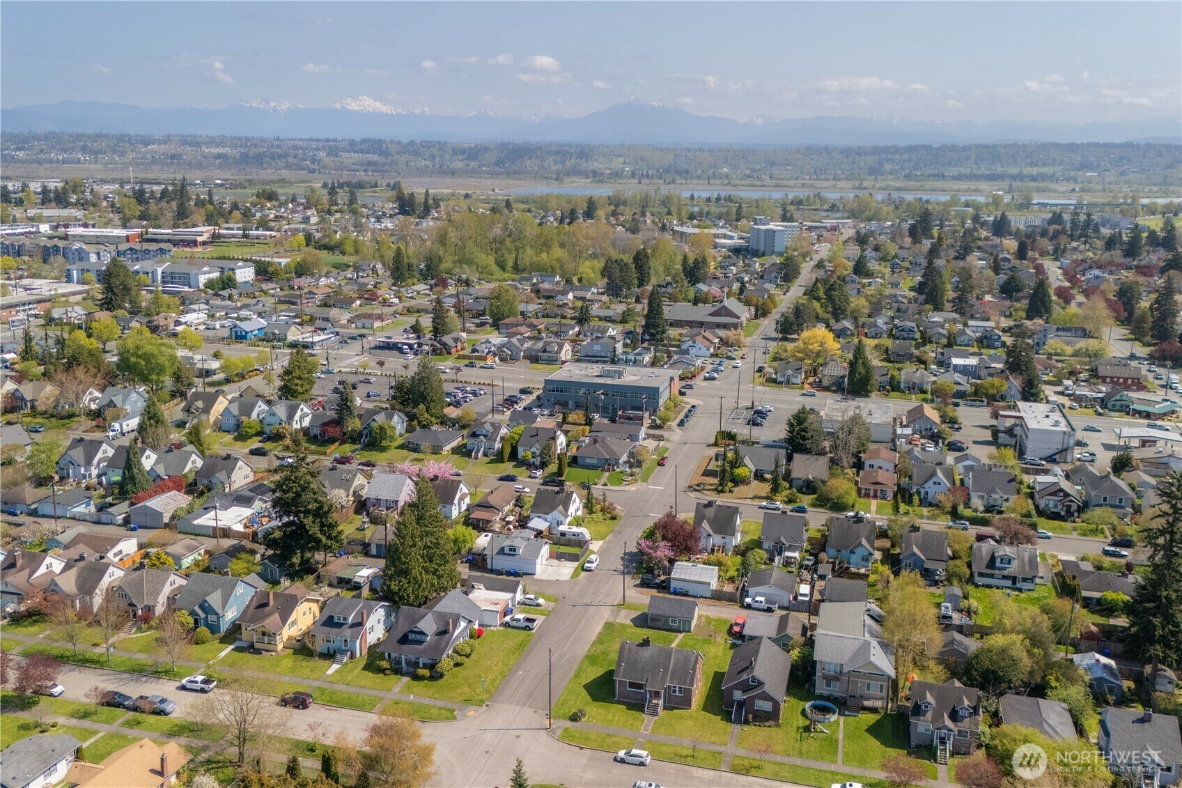 Property Photo: 1501 Oakes Avenue WA 98201