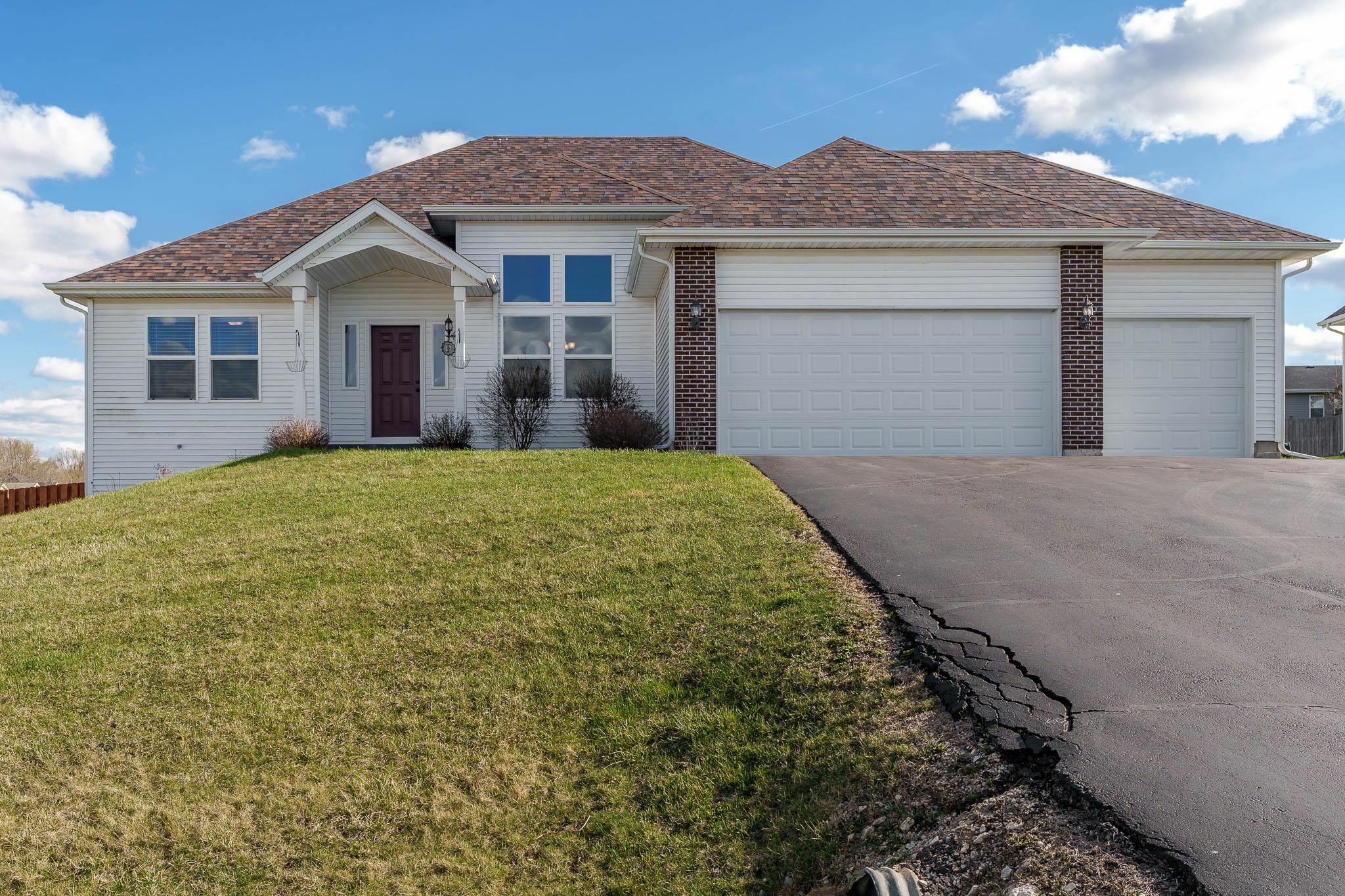 618 Ashleigh Lane  Roscoe IL 61073 photo