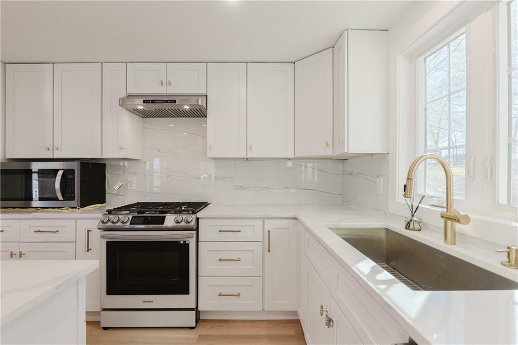 Property Photo: 9 Country Parkway RI 02911