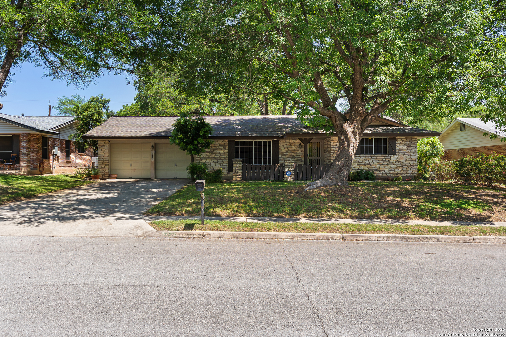 Property Photo: 310 Quivira TX 78148