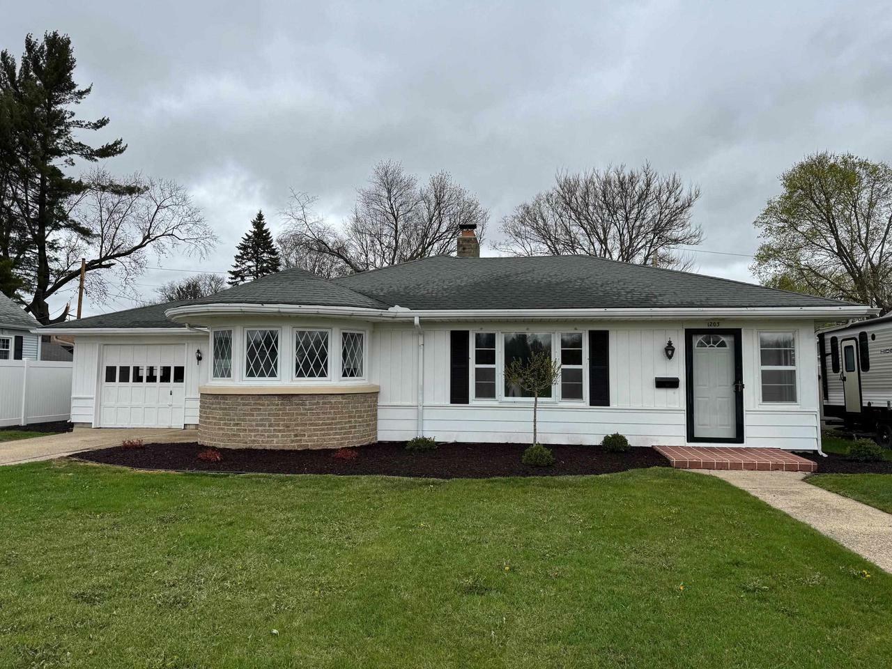 1203 East Memorial Drive  Janesville WI 53545 photo