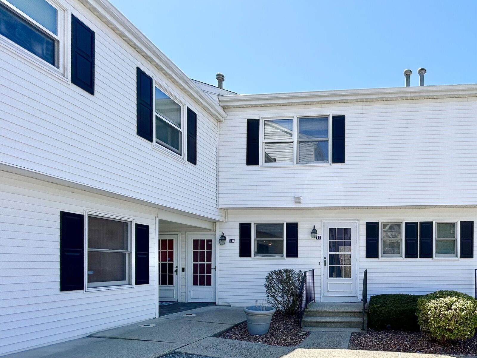 Property Photo: 11 Commodore Commons 11 CT 06418