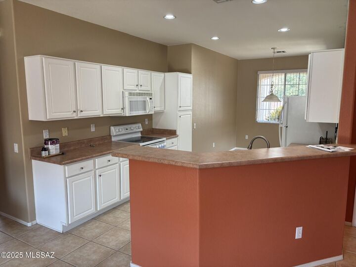 Property Photo:  9349 N Sombrero Canyon Drive  AZ 85743 