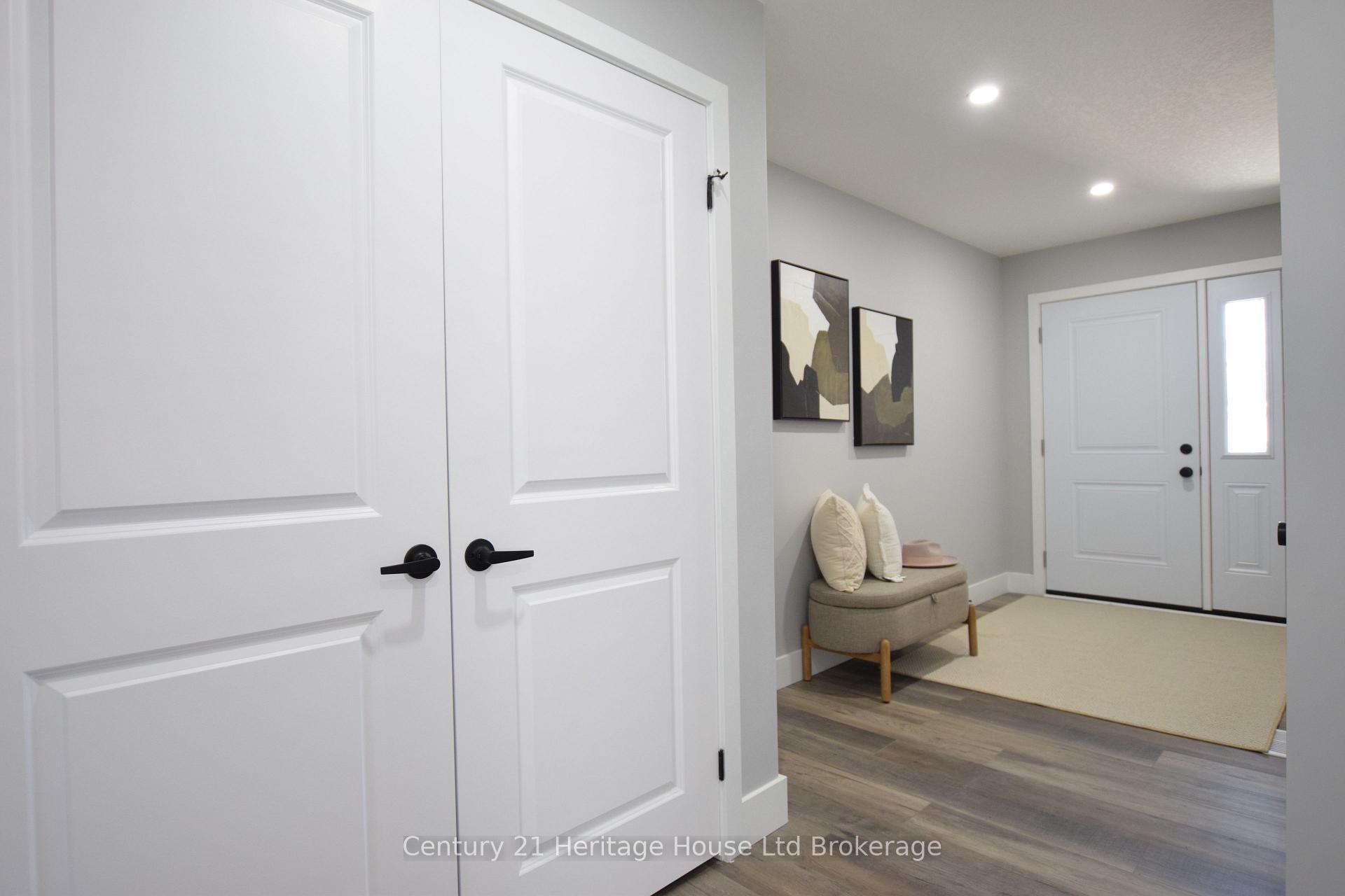 Property Photo:  305 Simcoe Street  ON N4S 1J1 