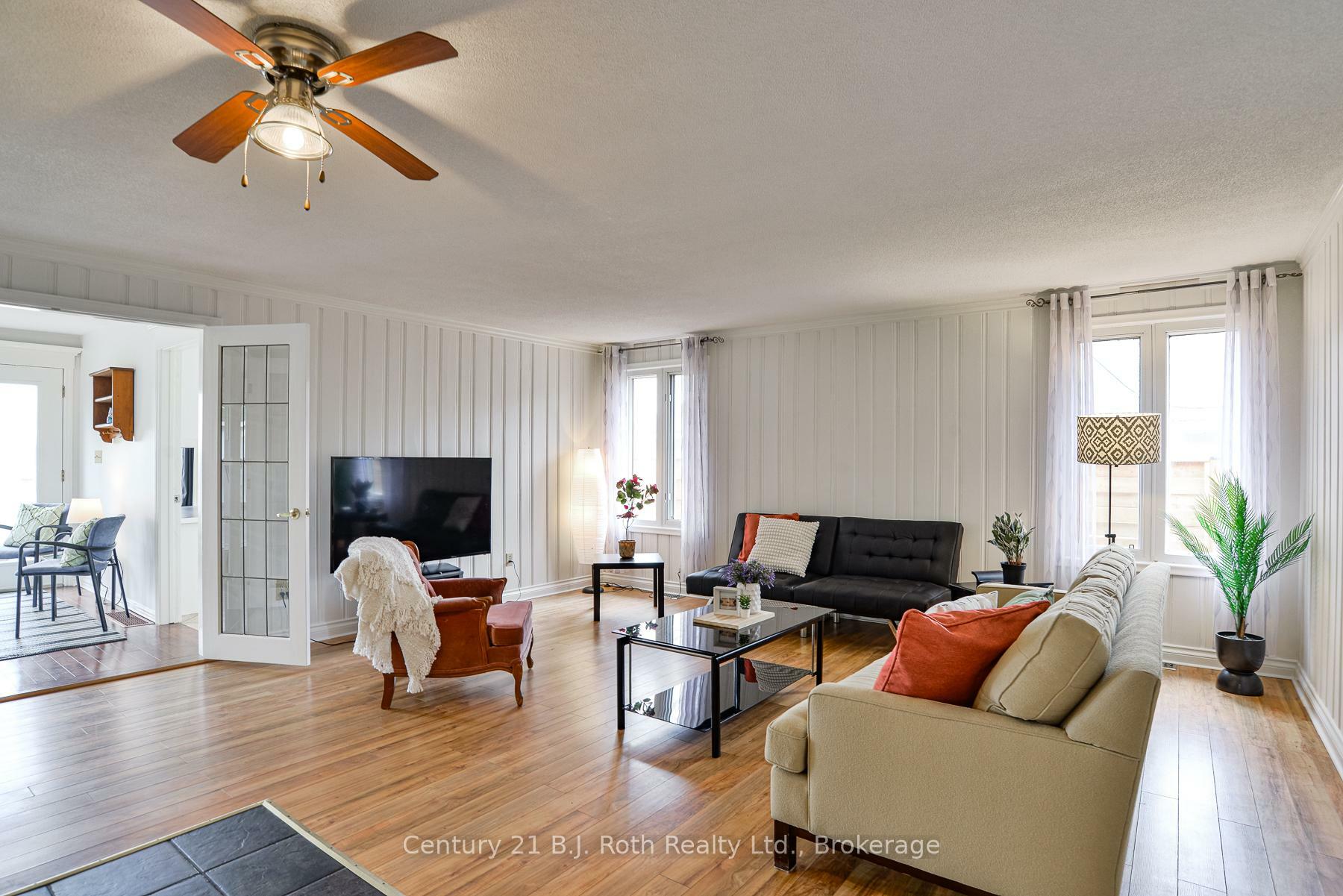 Photo de la propriété: 231 Victoria Crescent ON L3V 0J5
