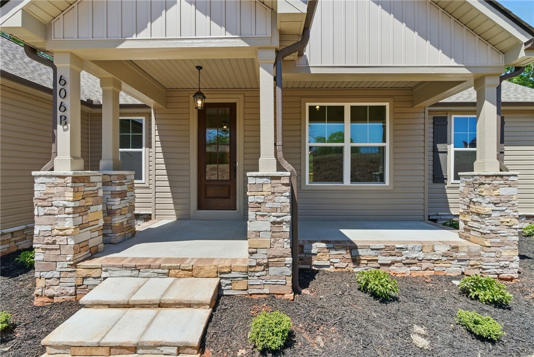 Property Photo: 606B Parkwood Drive SC 29625