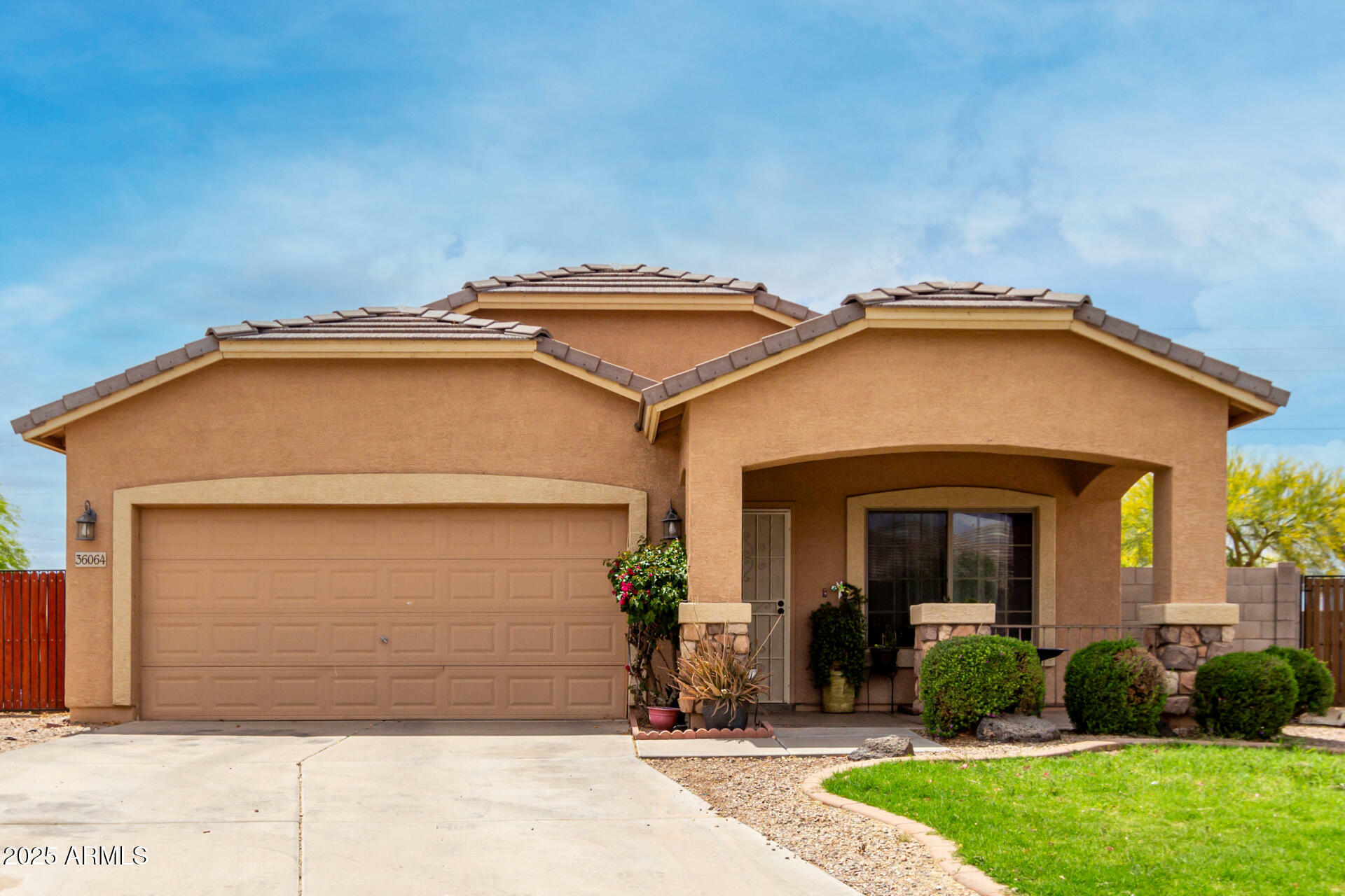 Property Photo: 36064 N Murray Grey Drive AZ 85143