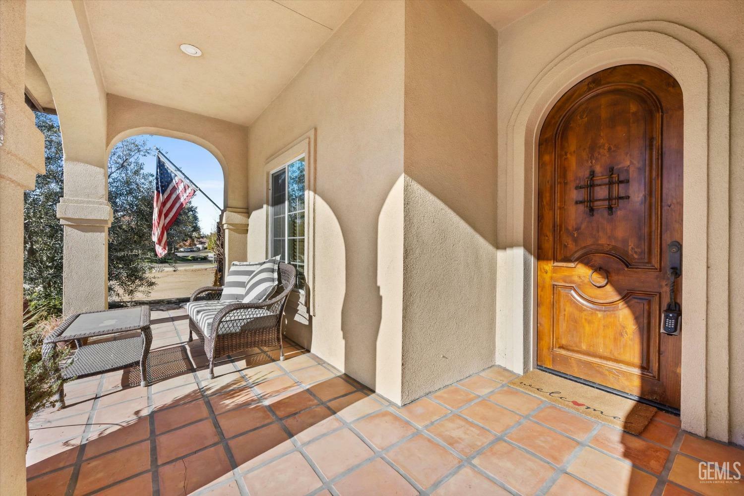Property Photo: 14914 Colonia De Las Rosas CA 93306