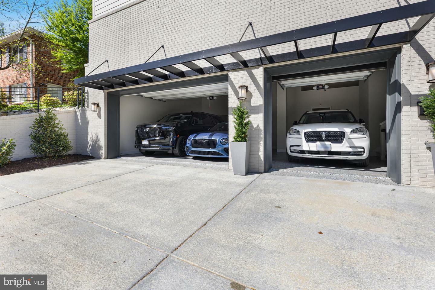 Property Photo: 3812 N Nelson Street VA 22207