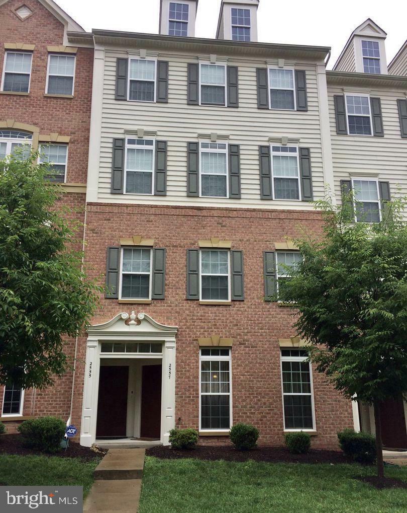 Property Photo: 2557 Eastbourne Dr 264 VA 22191