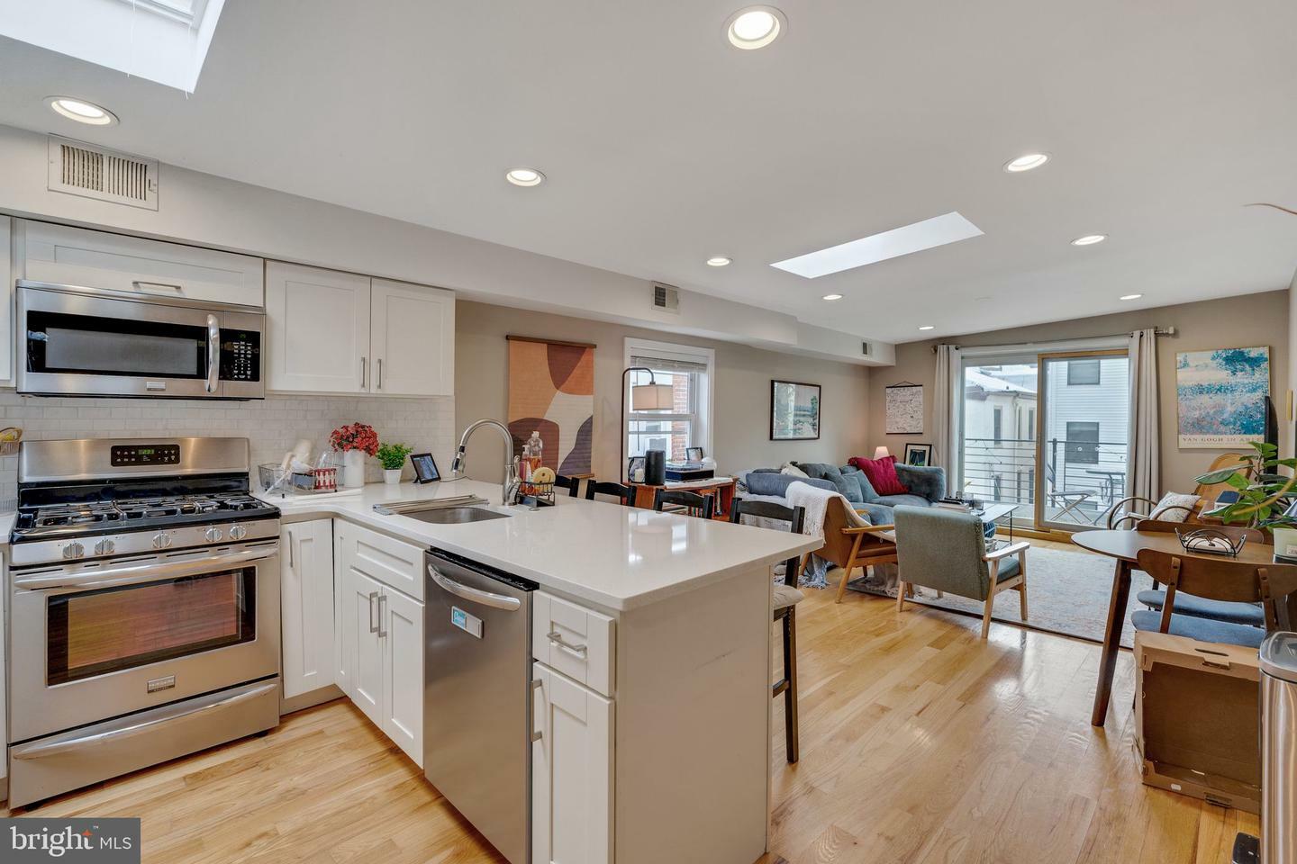 1522 Mount Vernon Street 3  Philadelphia PA 19130 photo