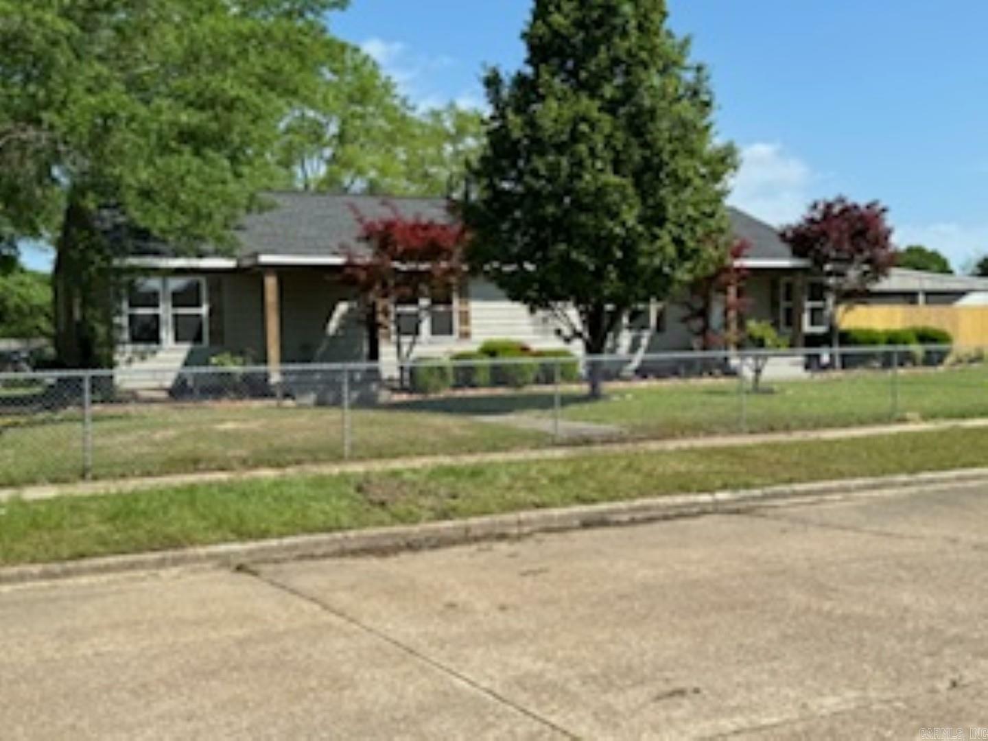 Property Photo: 239 W Ingram St AR 71701