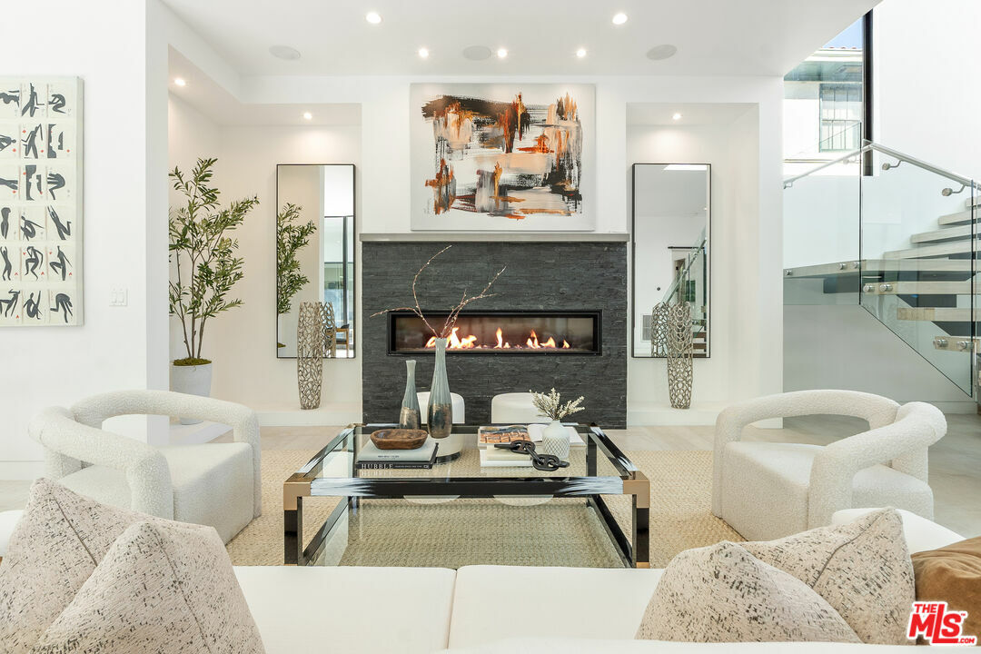 Property Photo: 1621 N Fairfax Ave CA 90046