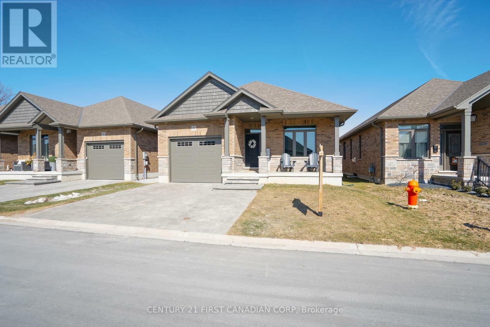 Property Photo: 159 Collins Way 19 ON N7G 0G8