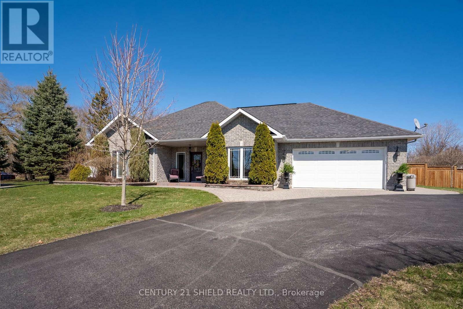Property Photo: 6717 Purcell Road ON K6H 7T6