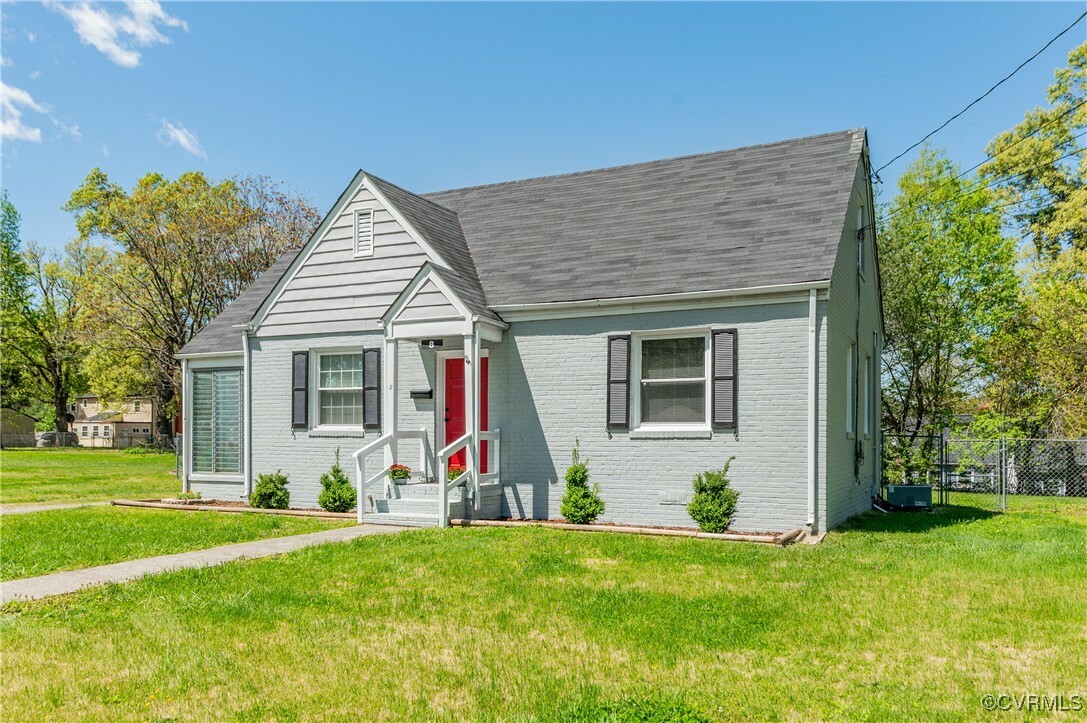 Property Photo: 8 Longstreet Avenue VA 23075