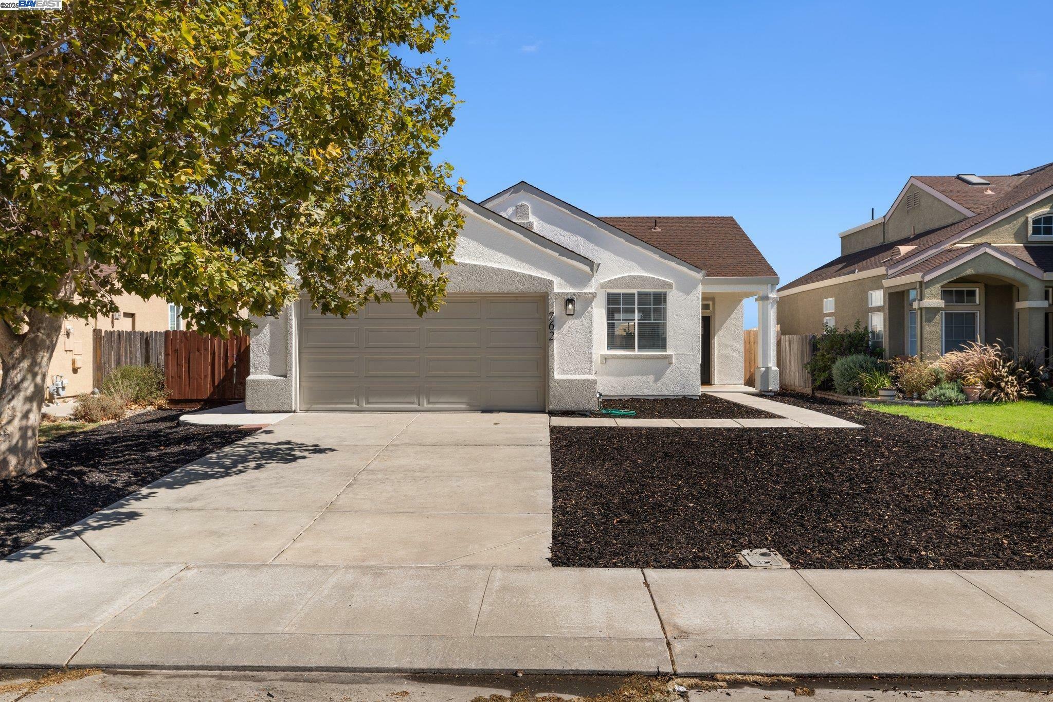 Property Photo: 762 Rubier Way CA 94571