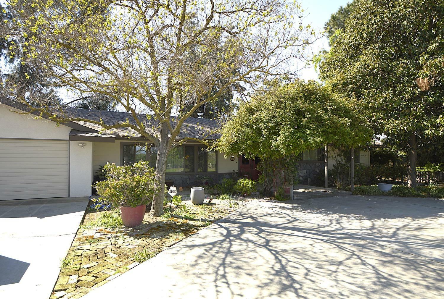 Property Photo: 41493 Road 96 CA 93618