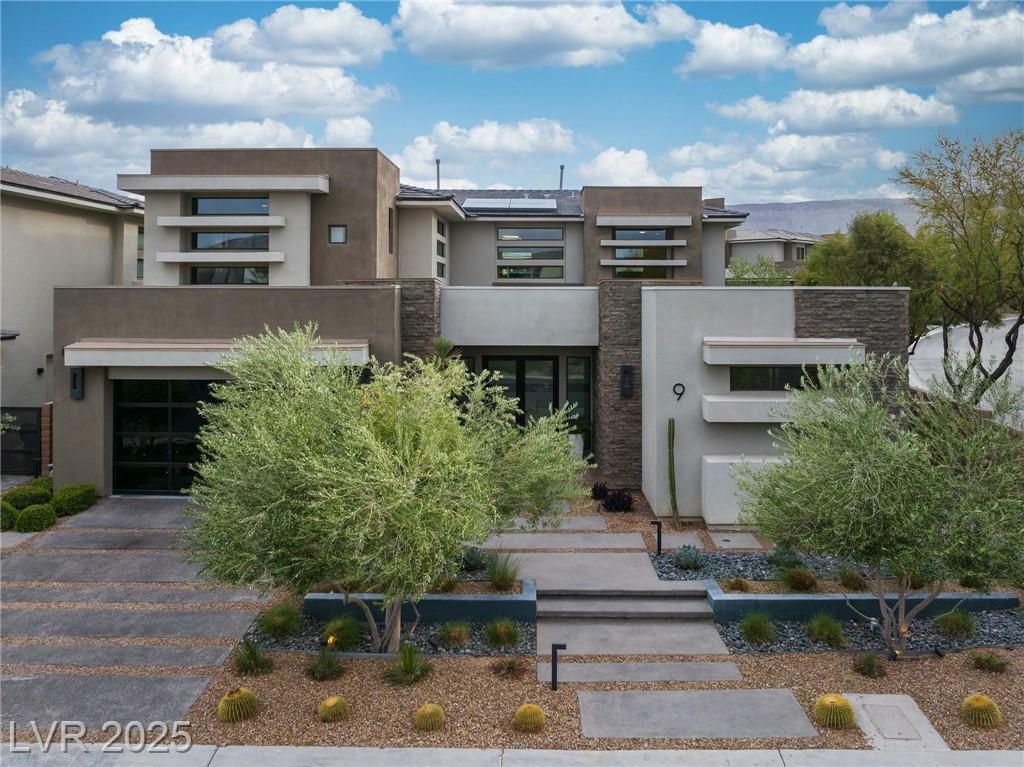 Property Photo: 9 Garden Shadow Lane NV 89135
