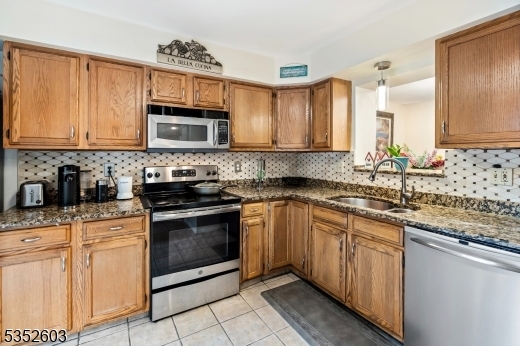 Property Photo: 5 Honiss Pl NJ 07104