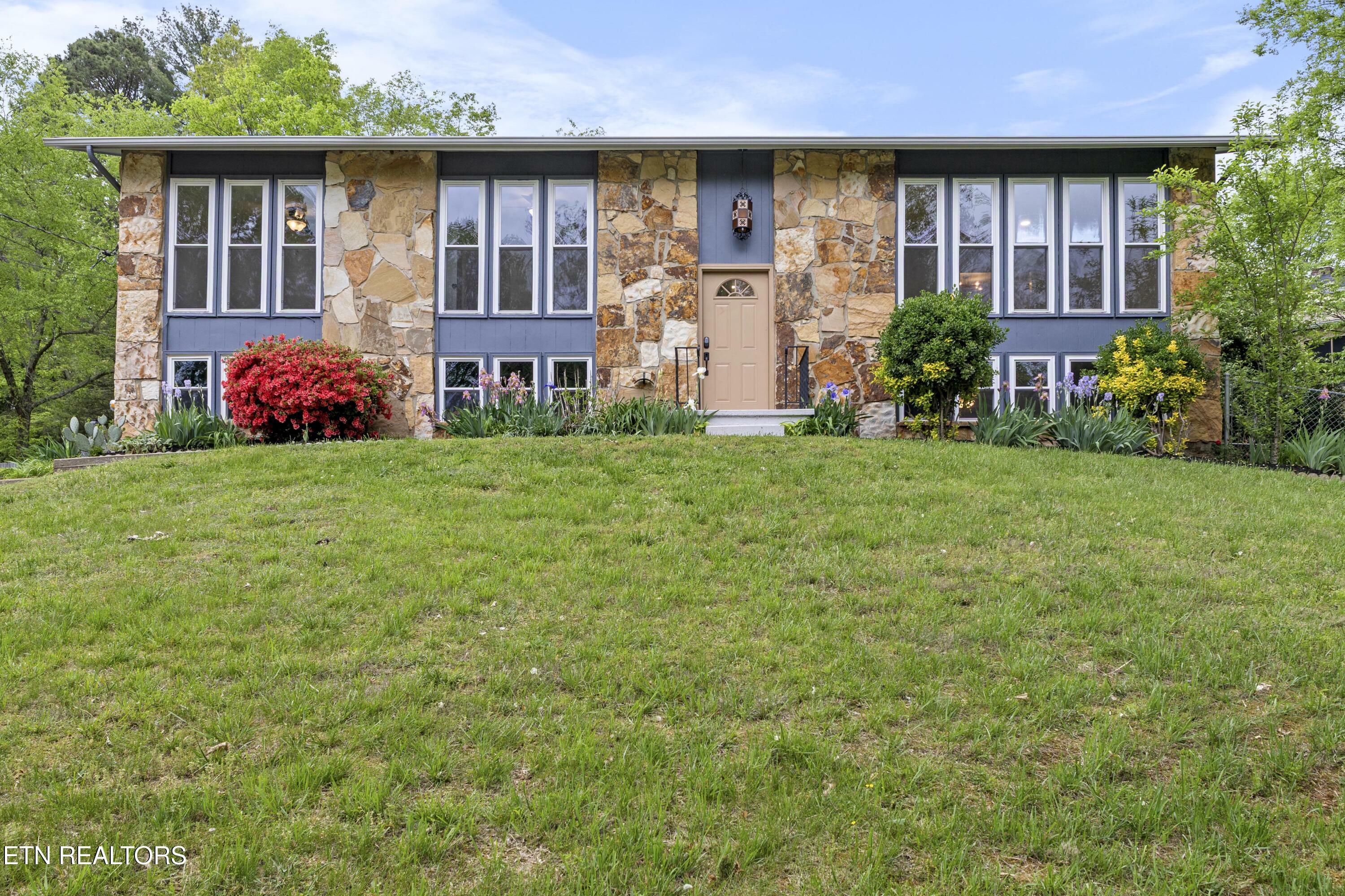 Property Photo: 8907 Farne Island Blvd TN 37923
