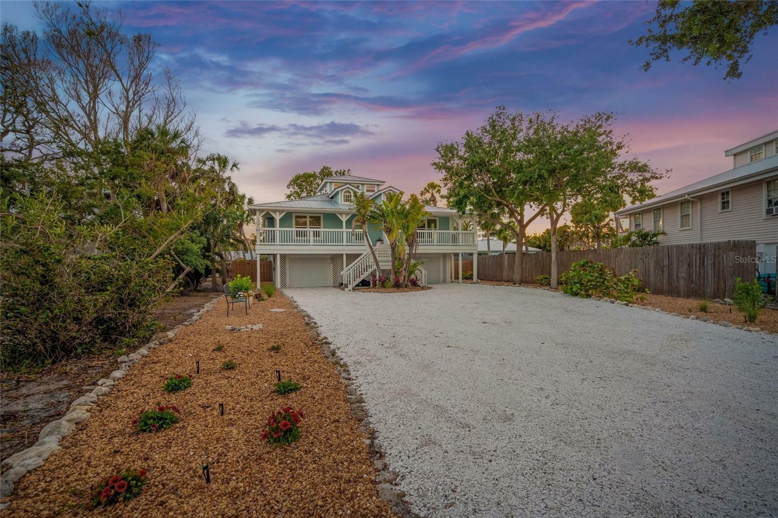 Property Photo: 4818 Givens Court FL 34242