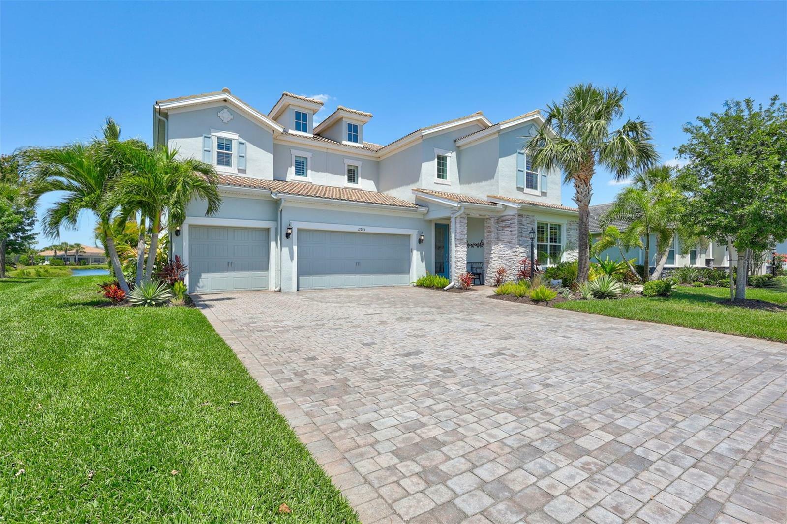 Property Photo: 11913 Blue Hill Trail FL 34211