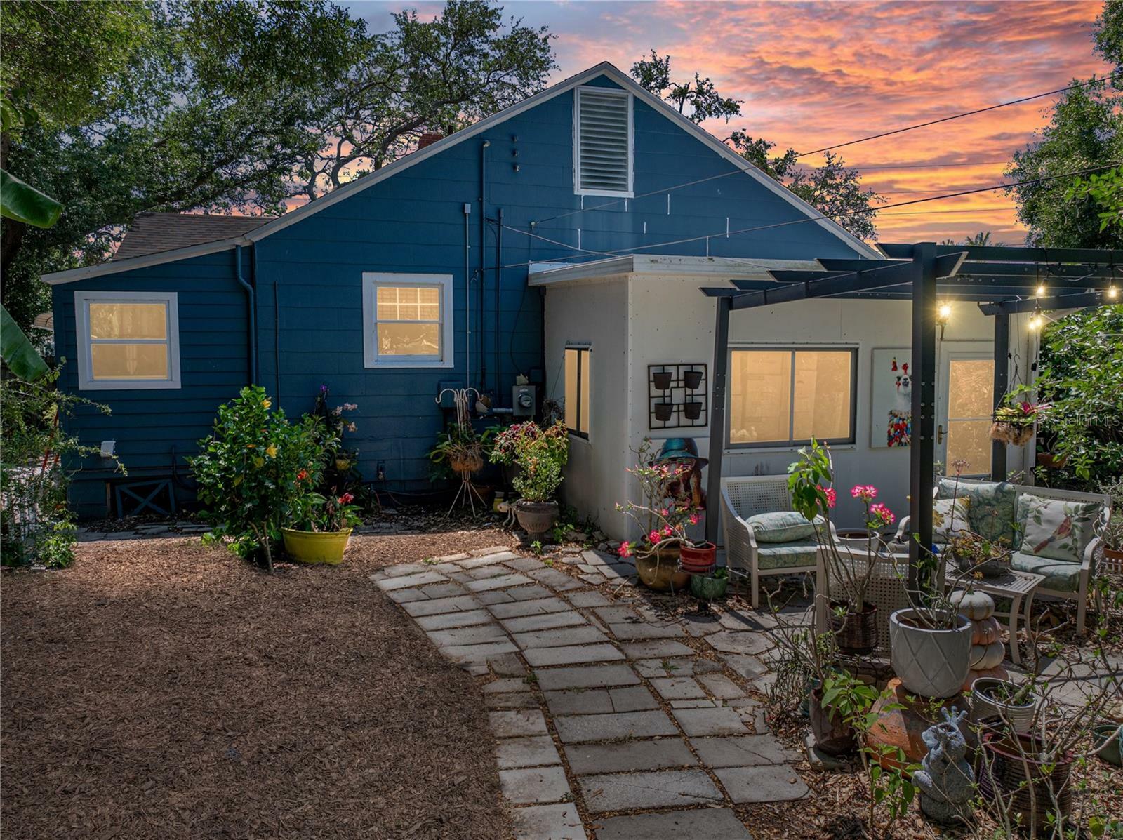 Property Photo: 3001 9th Avenue N FL 33713