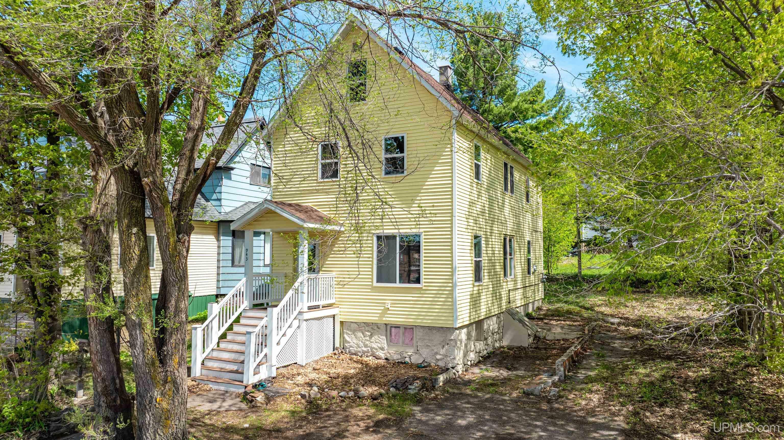 Property Photo: 943 S Lincoln Drive MI 49930