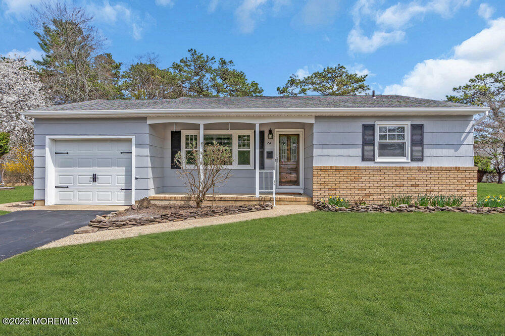Property Photo: 24 Hamilton Court NJ 08757
