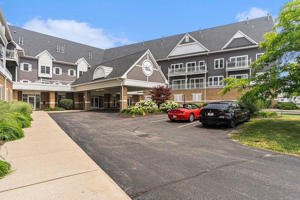 Property Photo: 917 W Savidge Street MI 49456
