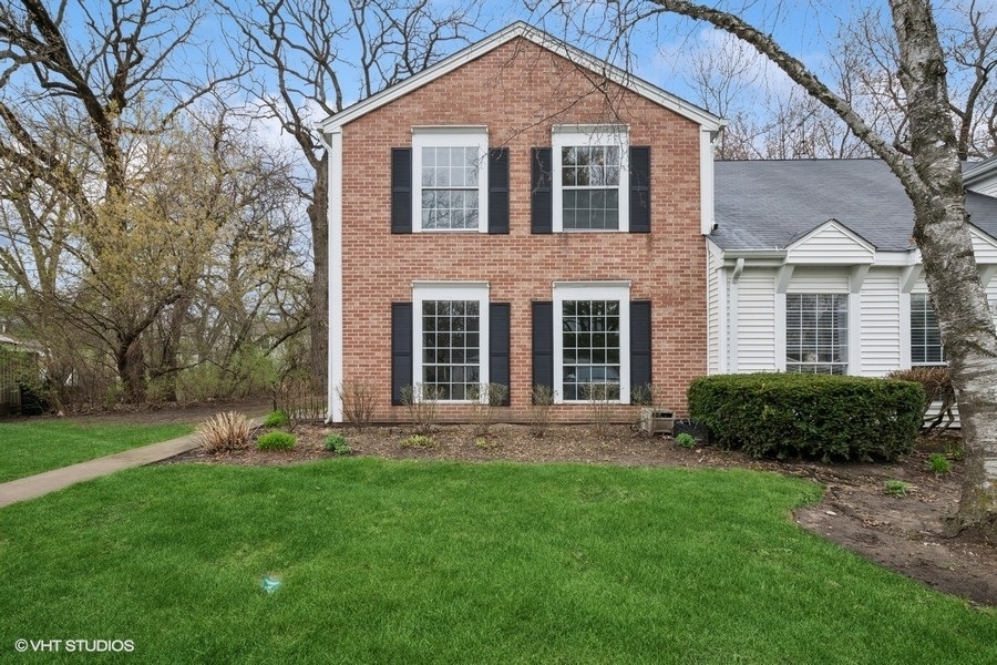 Property Photo: 36 Bright Oaks Circle IL 60013