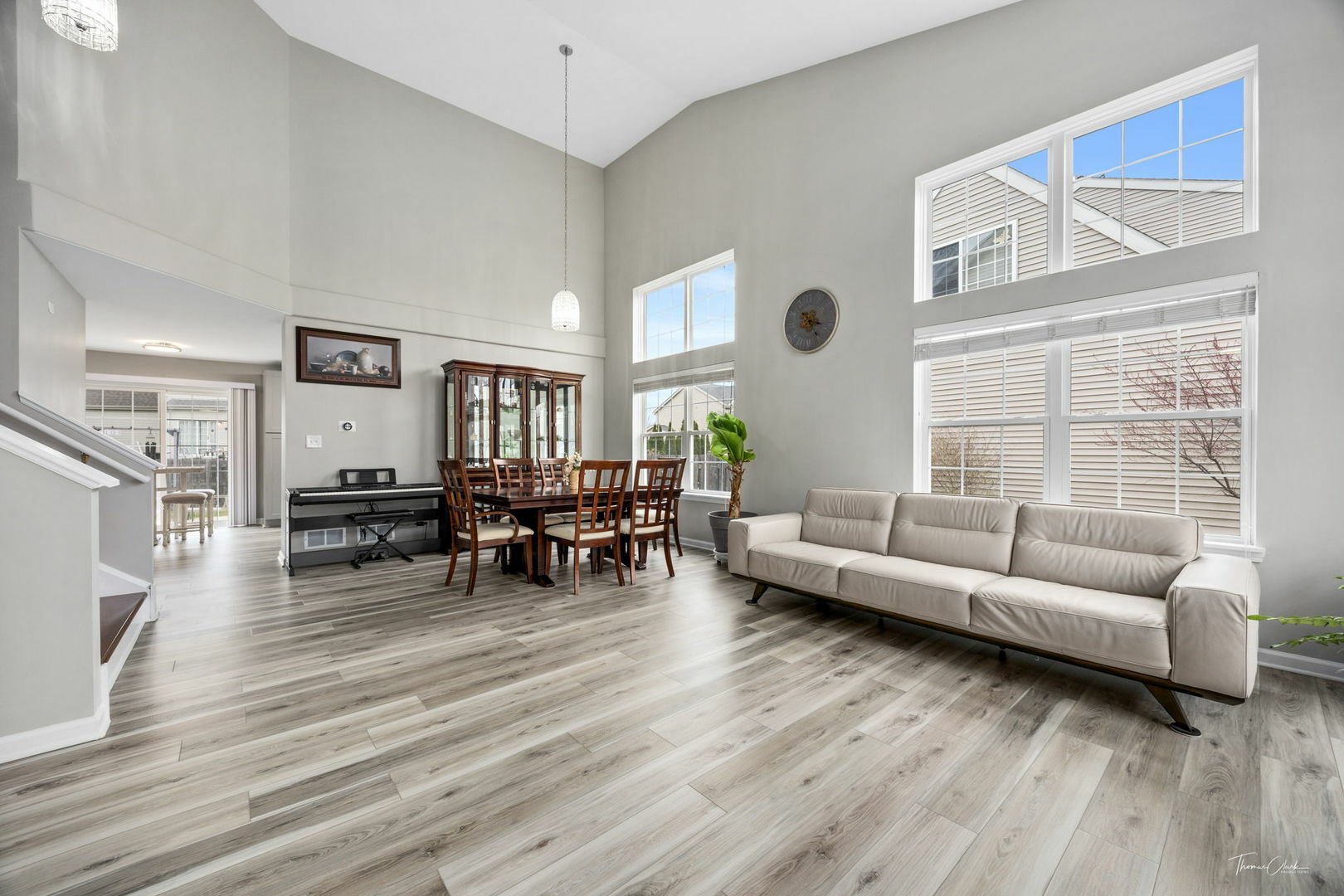 Property Photo: 136 W Newbridge Lane IL 60073
