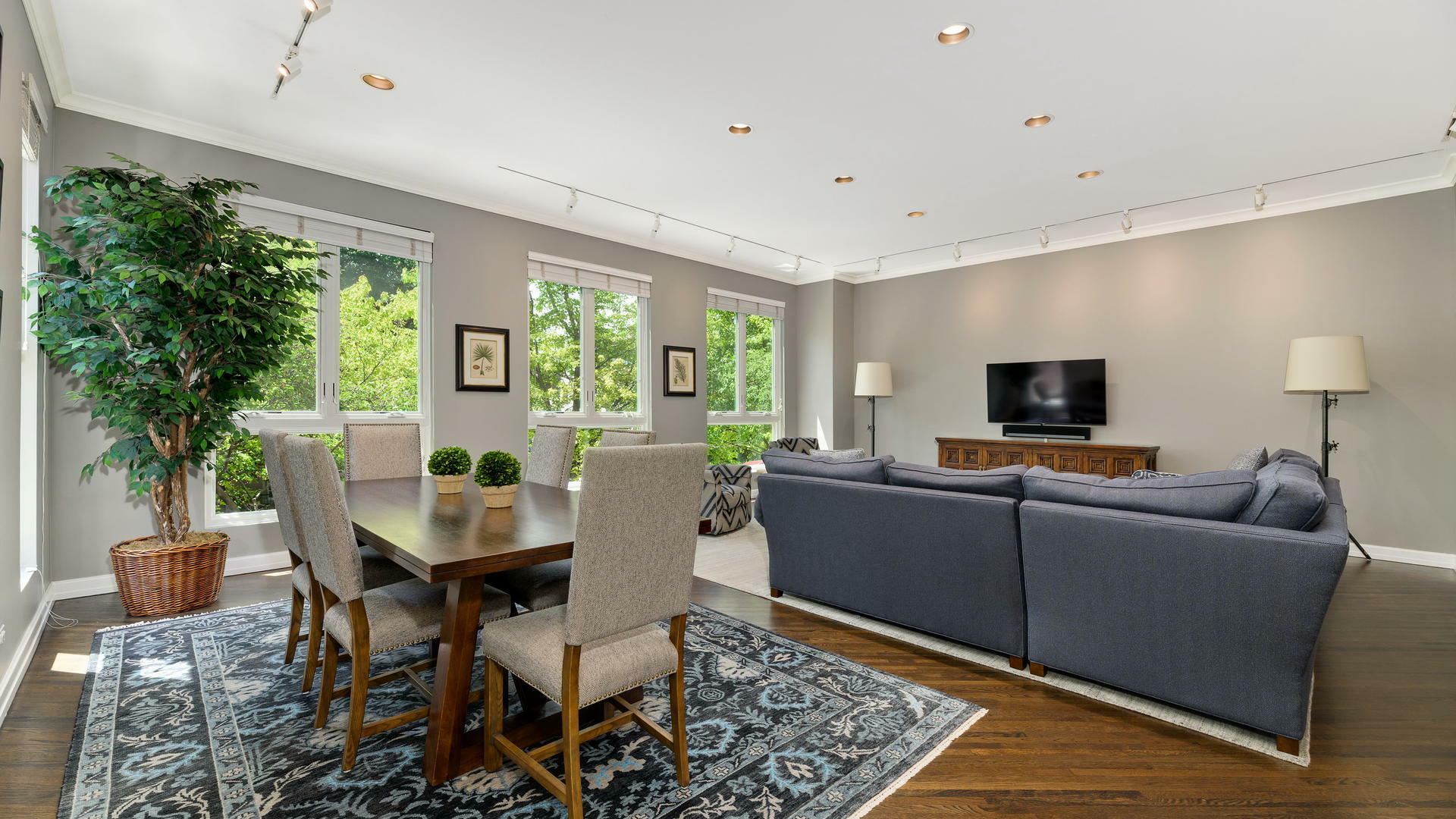 Property Photo: 2641 N Greenview Avenue IL 60614