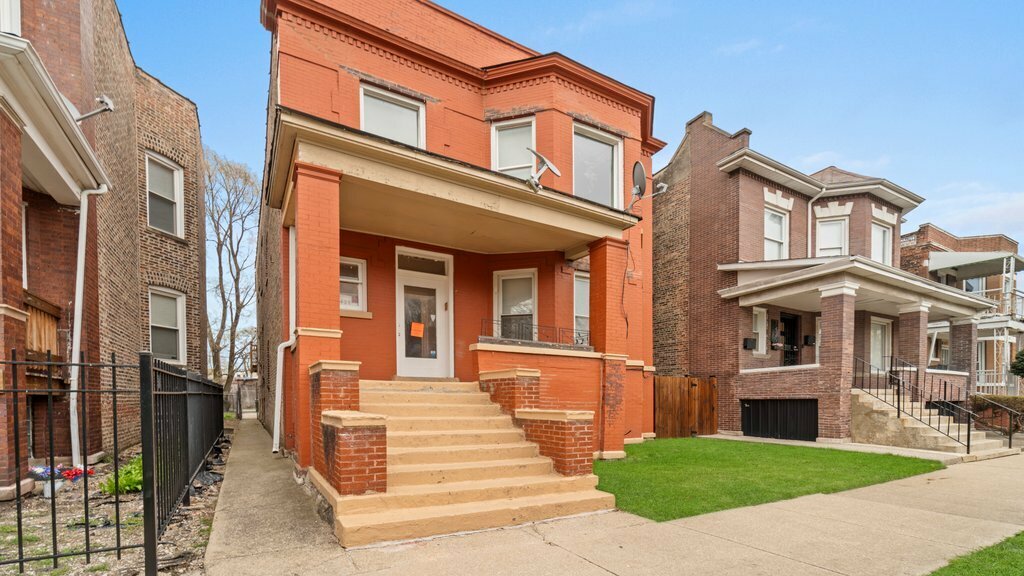 Property Photo: 7425 S Princeton Avenue IL 60621