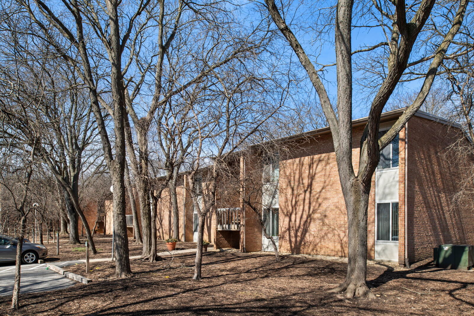 Property Photo:  1501 Fairway Drive 1E  IL 60532 