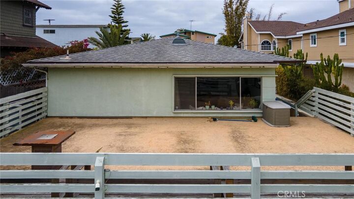 Property Photo: 103 Helberta N CA 90277